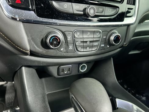 Used 2021 Chevrolet Traverse LT FWD image 24