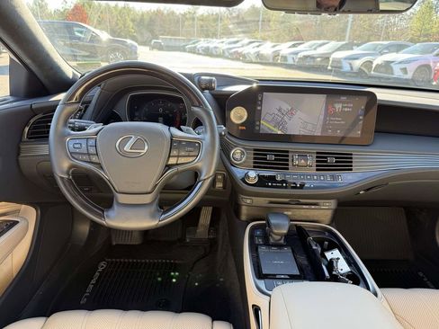 Used 2022 Lexus LS 500 AWD image 8