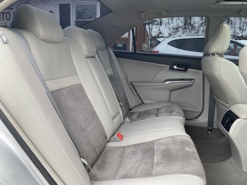 Used 2012 Toyota Camry XLE w/ Leather Pkg image 19