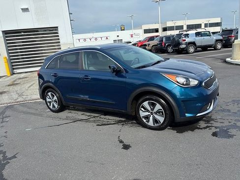 Used 2019 Kia Niro LX FWD image 3