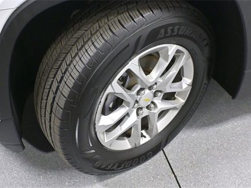 Used 2020 Chevrolet Traverse LT w/ LPO, Floor Liner Package image 9