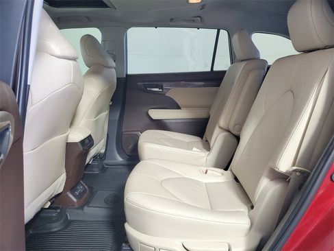 Used 2022 Toyota Highlander Limited image 22