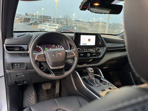 Certified 2024 Toyota Highlander XSE image 13