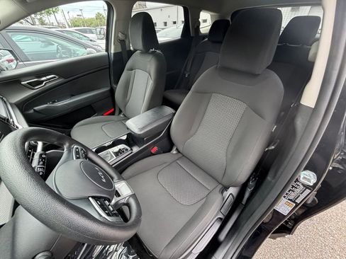Used 2025 Kia Sportage LX FWD image 35