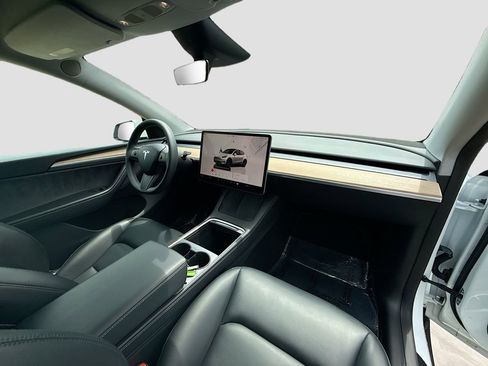 Used 2024 Tesla Model Y Long Range AWD/4WD image 29