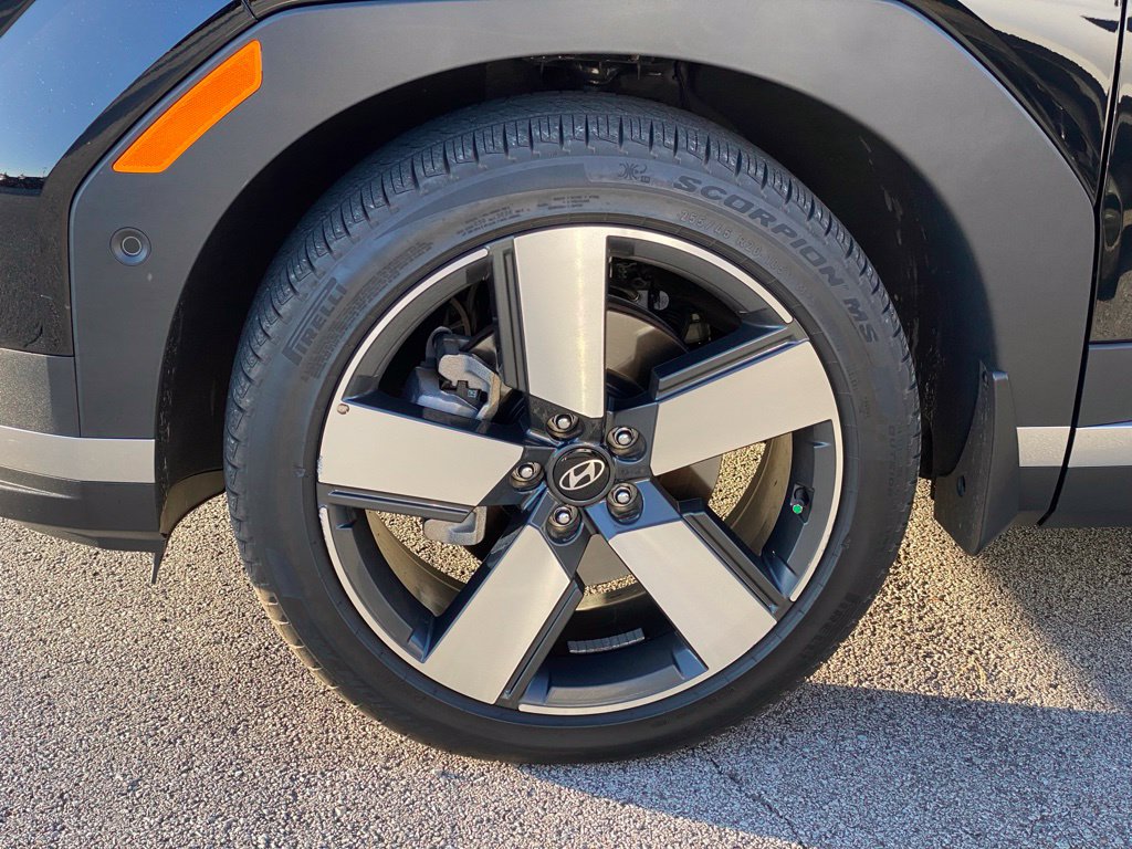 Used 2025 Hyundai Santa Fe Limited FWD image 4