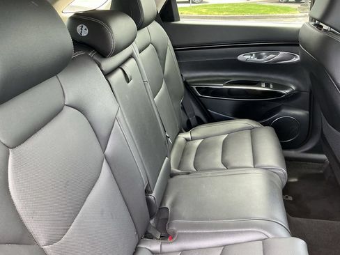 Used 2022 Genesis GV70 2.5T AWD/4WD image 22