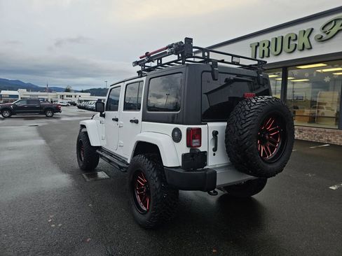 Used 2018 Jeep Wrangler Unlimited Sahara image 8