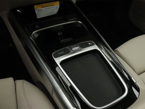 New 2025 Mercedes-Benz GLB 250 image 7