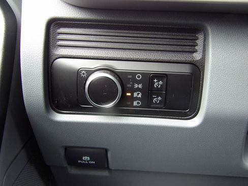 Used 2024 Ford F550 image 31