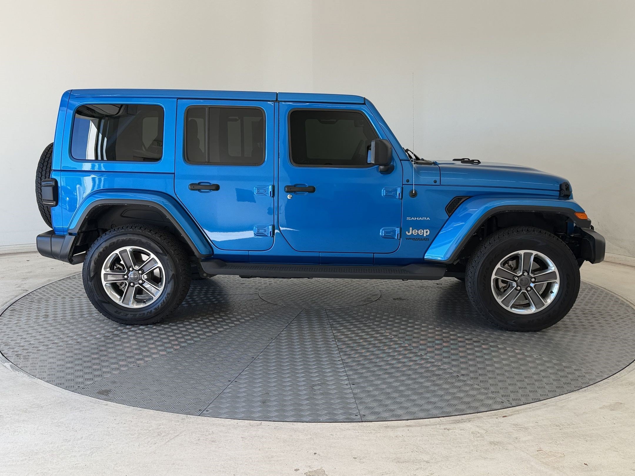 Used 2021 Jeep Wrangler Unlimited Sahara AWD/4WD image 8