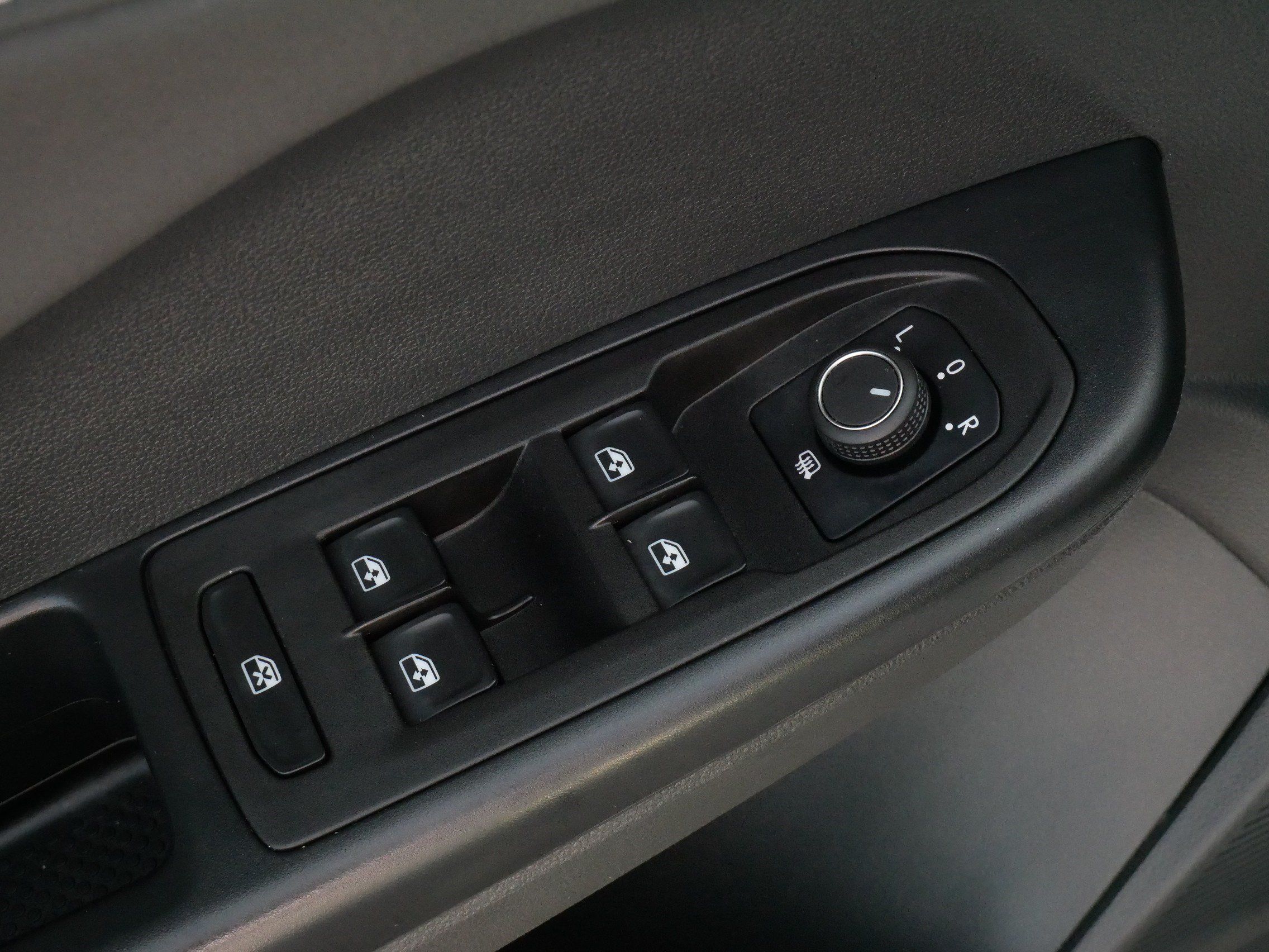 Certified 2025 Volkswagen Taos SE AWD/4WD image 19
