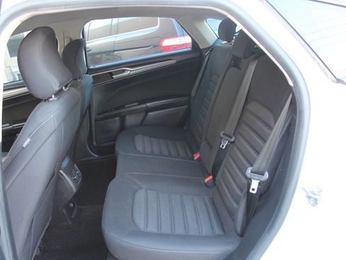 Used 2018 Ford Fusion SE FWD image 25