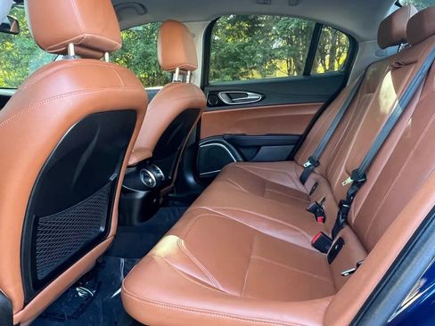 Used 2018 Alfa Romeo Giulia image 34