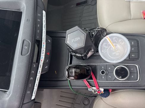 Used 2021 Cadillac XT4 Luxury w/ Cold Weather Package image 10