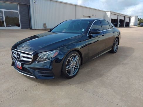 Used 2018 Mercedes-Benz E 300 image 2