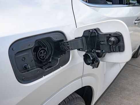 New 2026 Lexus RX 450h AWD image 8