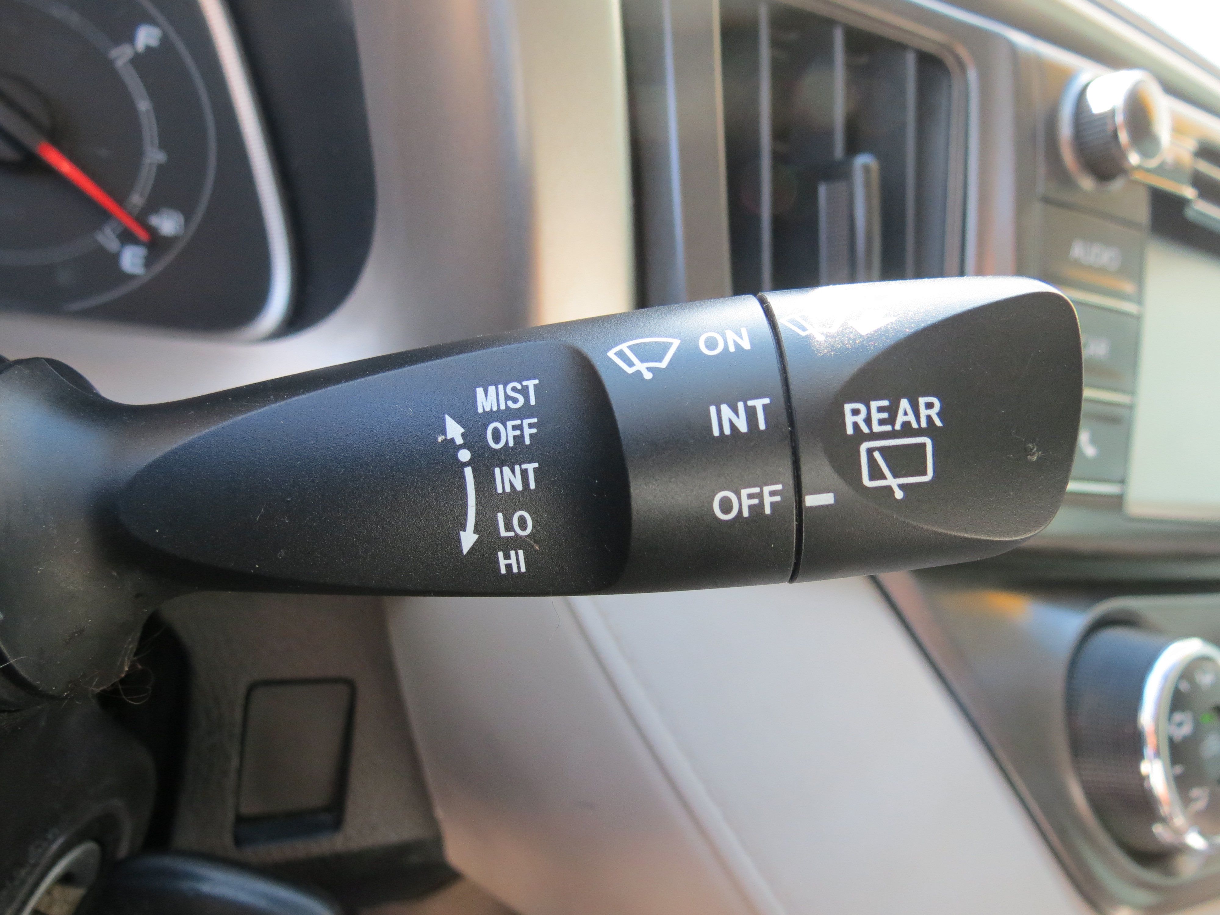 Used 2015 Toyota RAV4 LE FWD image 16