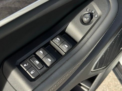 Used 2022 Jeep Grand Cherokee Limited 4xe image 30