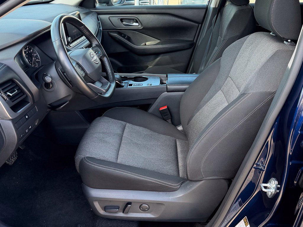 Certified 2025 Nissan Rogue SV FWD image 11