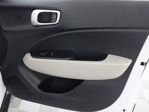 Used 2023 Hyundai Venue SEL image 26