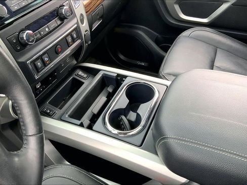 Used 2021 Nissan Titan SL w/ Moonroof Package image 13