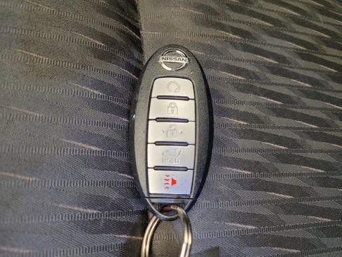 Used 2019 Nissan Rogue SV image 32