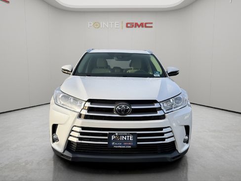 Used 2018 Toyota Highlander XLE image 12