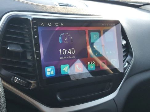 Used 2016 Jeep Cherokee Sport image 22