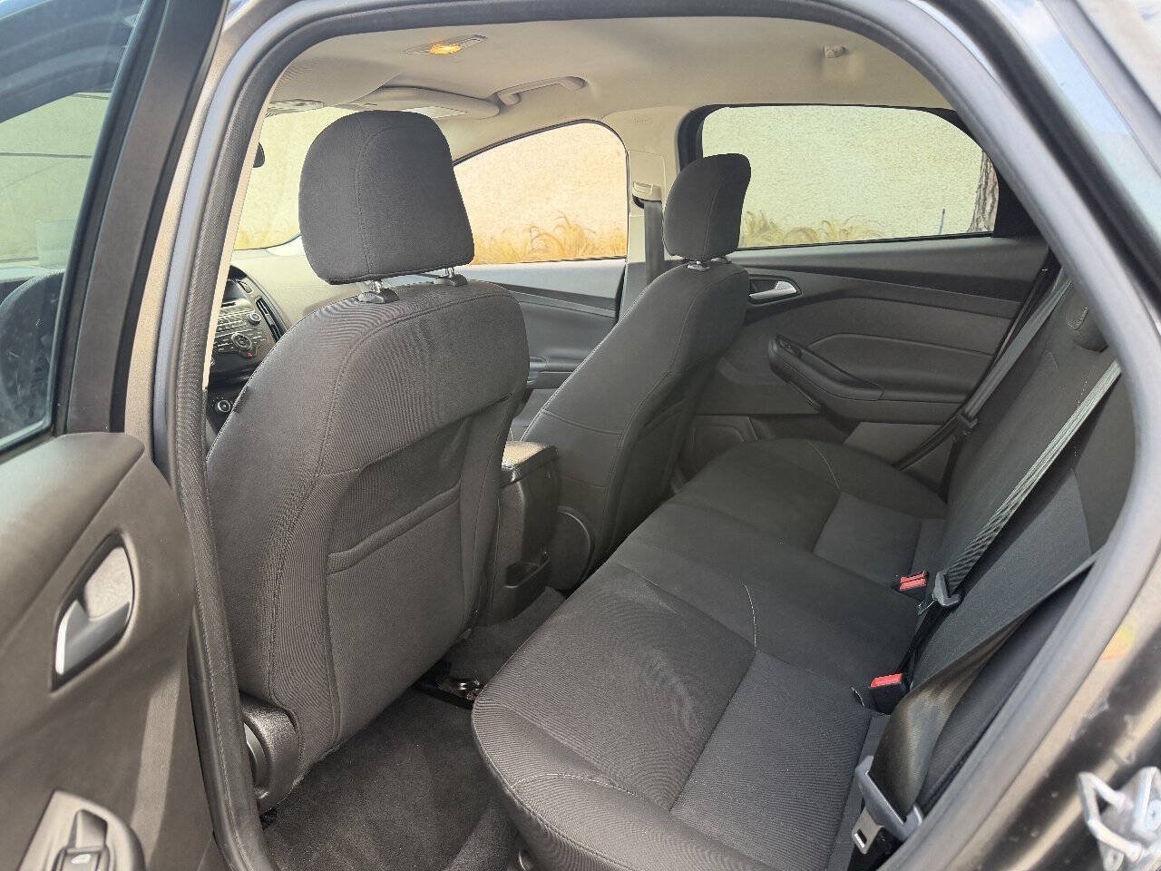 Used 2016 Ford Focus SE FWD image 8