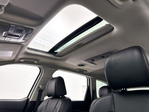 Used 2022 Kia Telluride S FWD image 3