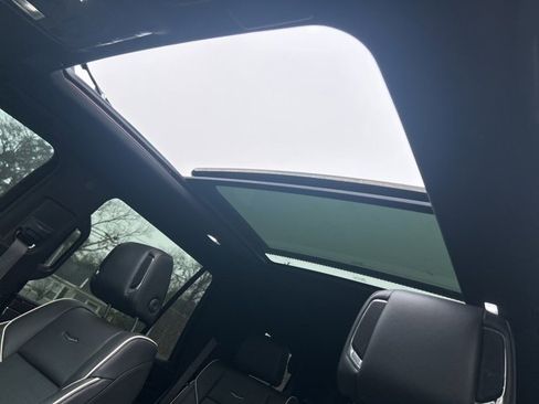 Used 2022 Cadillac Escalade Premium Luxury image 19