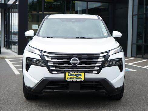 Used 2024 Nissan Rogue SV image 8