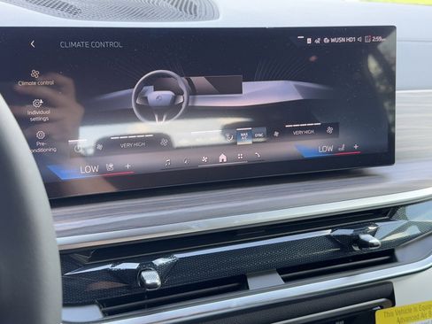 Used 2026 BMW X5 xDrive50e w/ Premium Package image 10