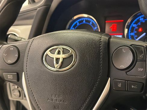 Used 2018 Toyota Corolla LE image 26