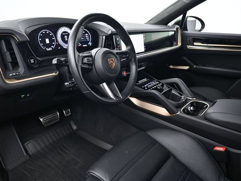 Used 2024 Porsche Cayenne Turbo GT AWD/4WD image 4