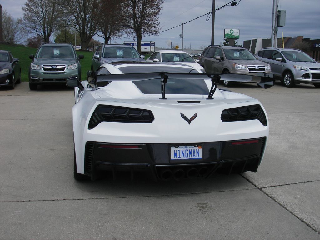 Used 2016 Chevrolet Corvette Z06 w/ 3LZ Preferred Equipment Group RWD image 8