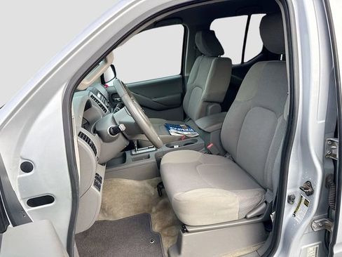 Used 2012 Nissan Frontier SV w/ SV Premium Utility Pkg image 18