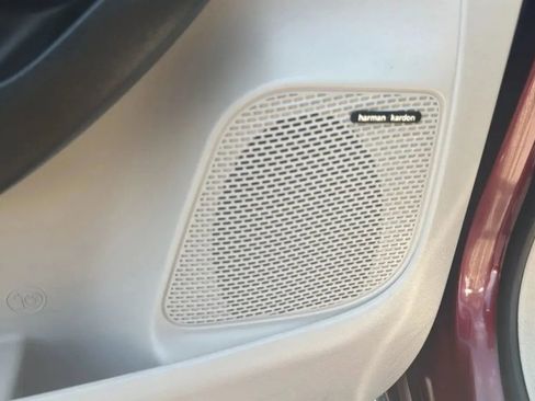 Used 2017 Chrysler Pacifica Limited FWD image 27