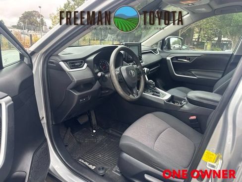 Used 2019 Toyota RAV4 XLE w/ Carpet Mat Package FWD image 7