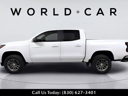 Used 2024 Chevrolet Colorado LT w/ LT Convenience Package image 4