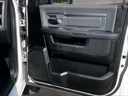 Used 2022 RAM 1500 Classic SLT AWD/4WD image 27