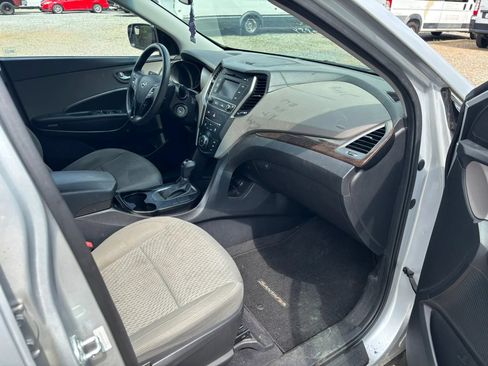Used 2017 Hyundai Santa Fe Sport FWD image 17