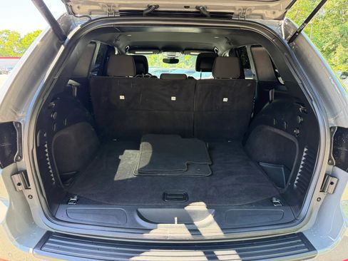 Used 2020 Jeep Grand Cherokee Laredo AWD/4WD image 13