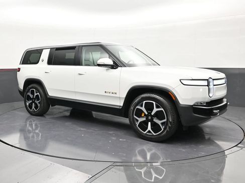 Used 2024 Rivian R1S Adventure AWD/4WD image 7