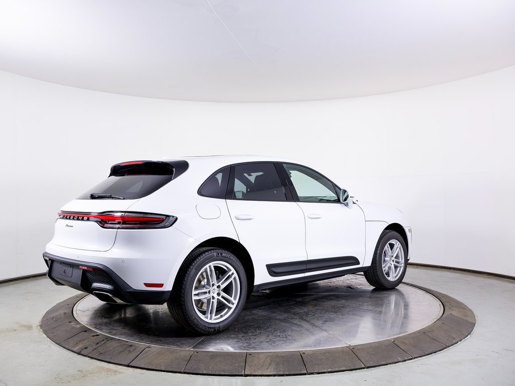 Certified 2025 Porsche Macan AWD/4WD image 29