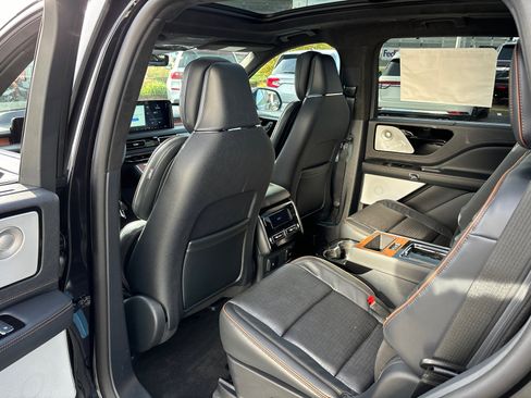 New 2025 Lincoln Aviator Black Label w/ Jet Appearance Package image 29
