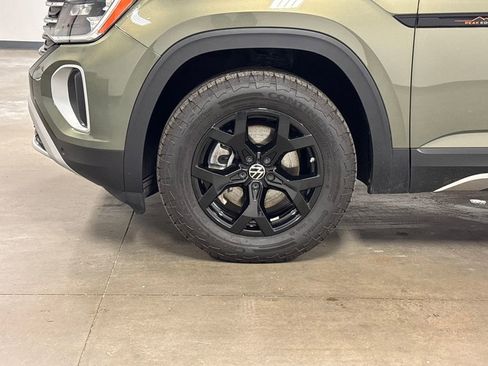 Used 2024 Volkswagen Atlas Peak Edition SE image 10