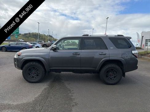 Used 2022 Toyota 4Runner SR5 Premium w/ Moonroof Package image 4