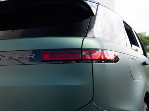 Used 2025 Land Rover Range Rover Sport Dynamic SE AWD/4WD image 16